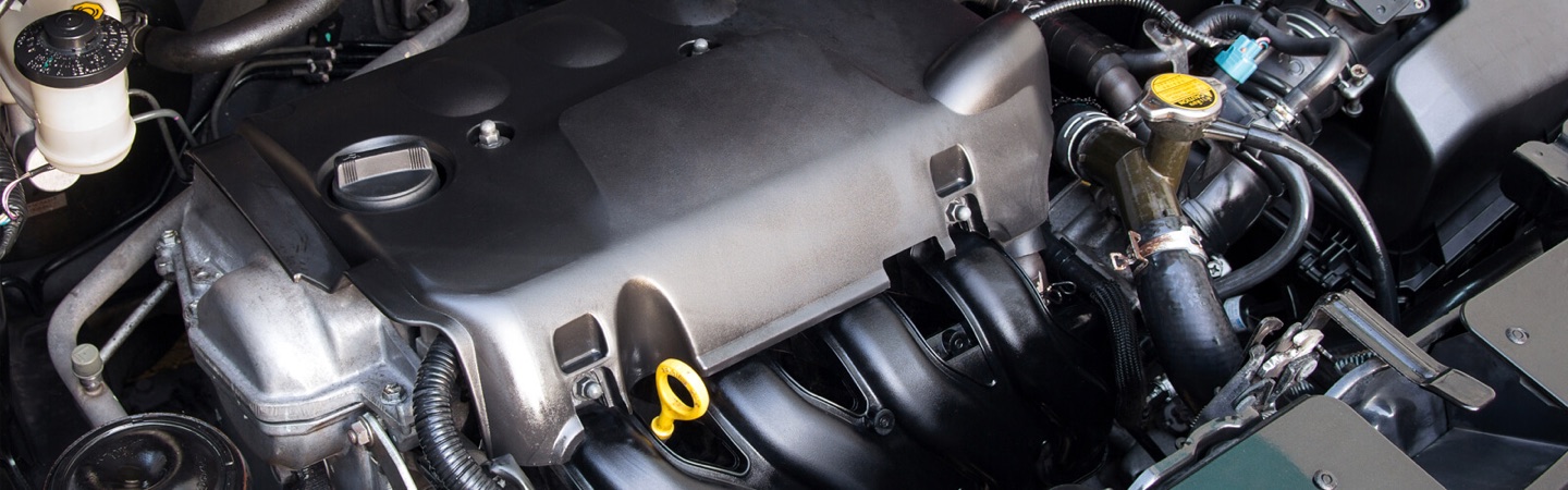 Motorraum mit Schläuchen
